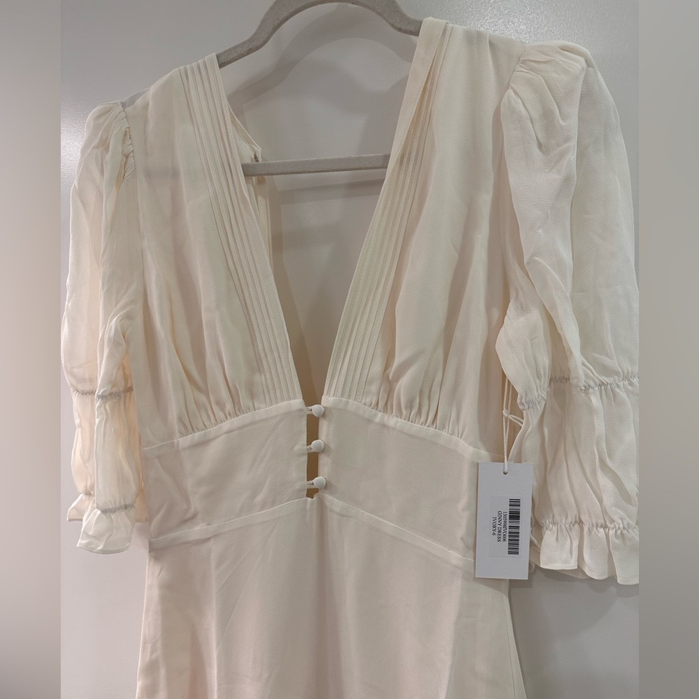 Brand new never worn size 6 Ginny dress from Reformation!